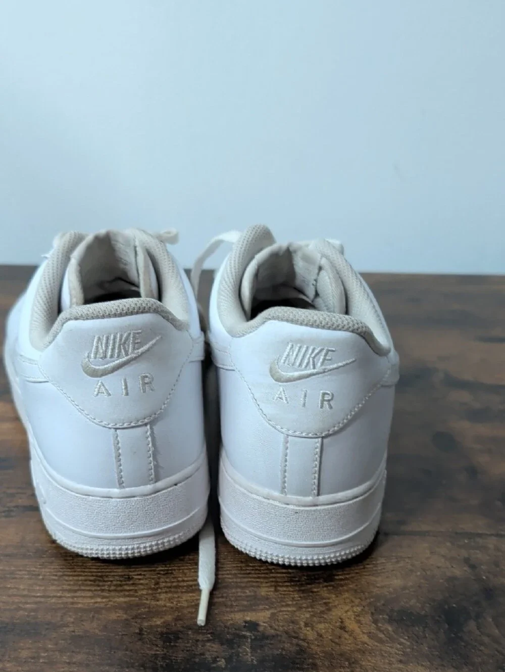 Nike Men's Low-Top Sneakers in White with Beige Accents